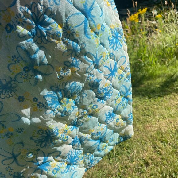 Vintage 1960s Quilted Housecoat – Blue Floral – Retro Loungewear - Picture 10 of 11